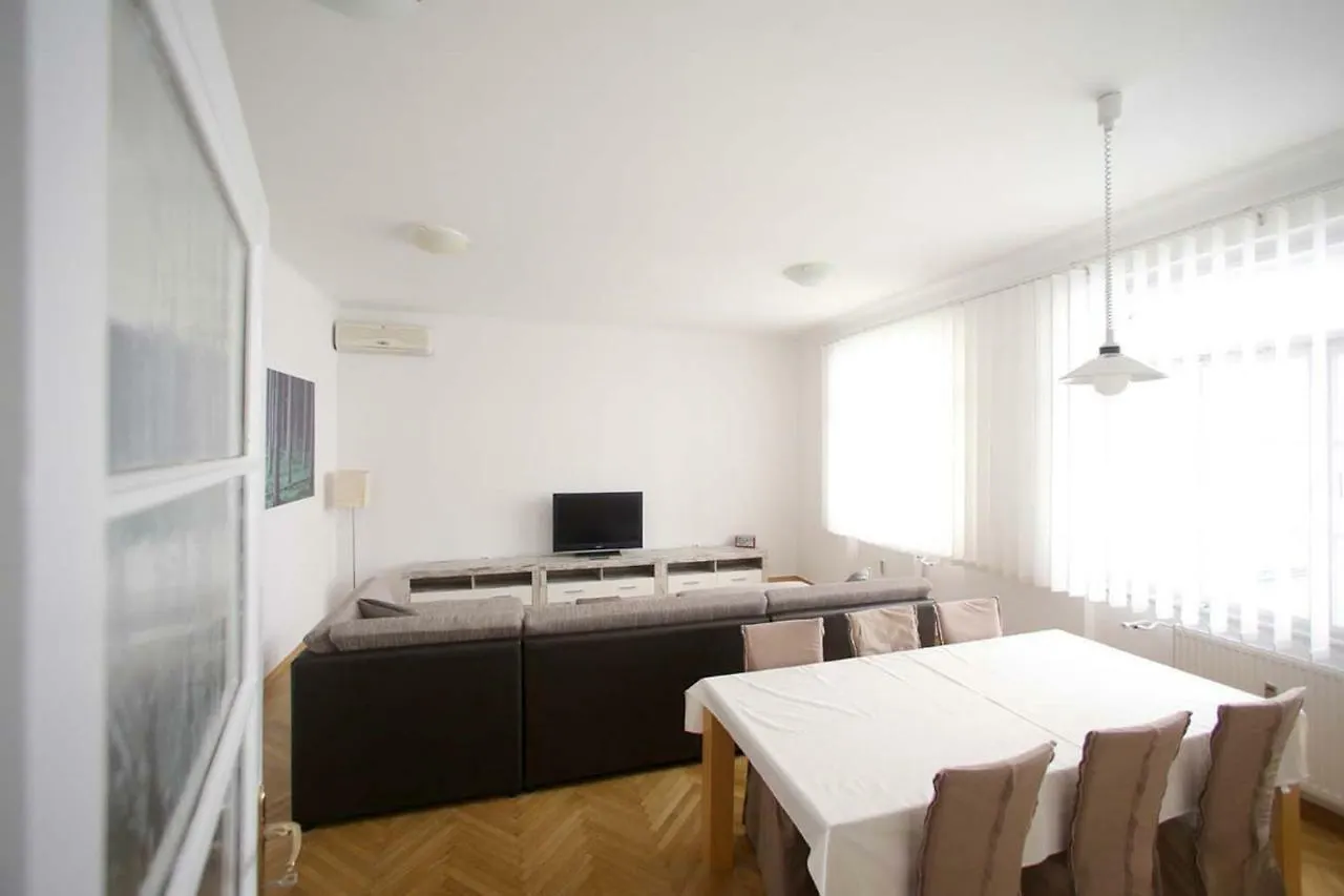 Skyscraper Apartment Tour As Ljubljana 0*,